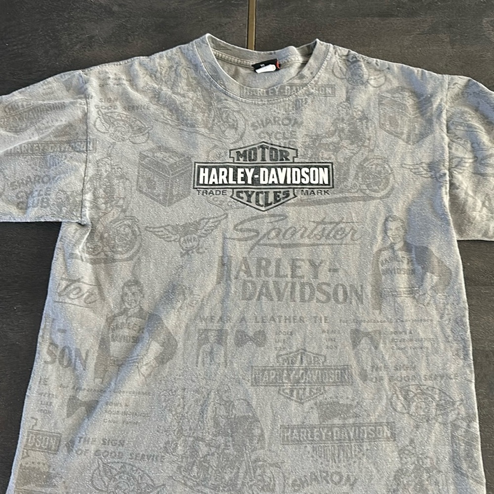 Men size L Harley Davidson shirt